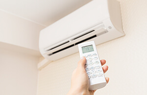 Adjusting ductless AC unit temperature